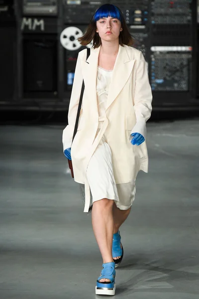 Look 17